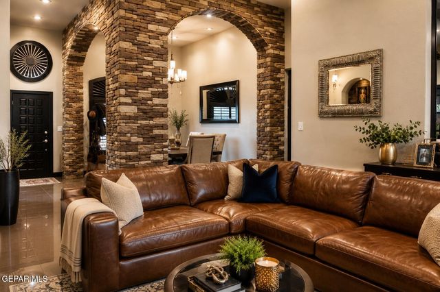 1460 PIONEER RIDGE Drive, El Paso, TX 79912