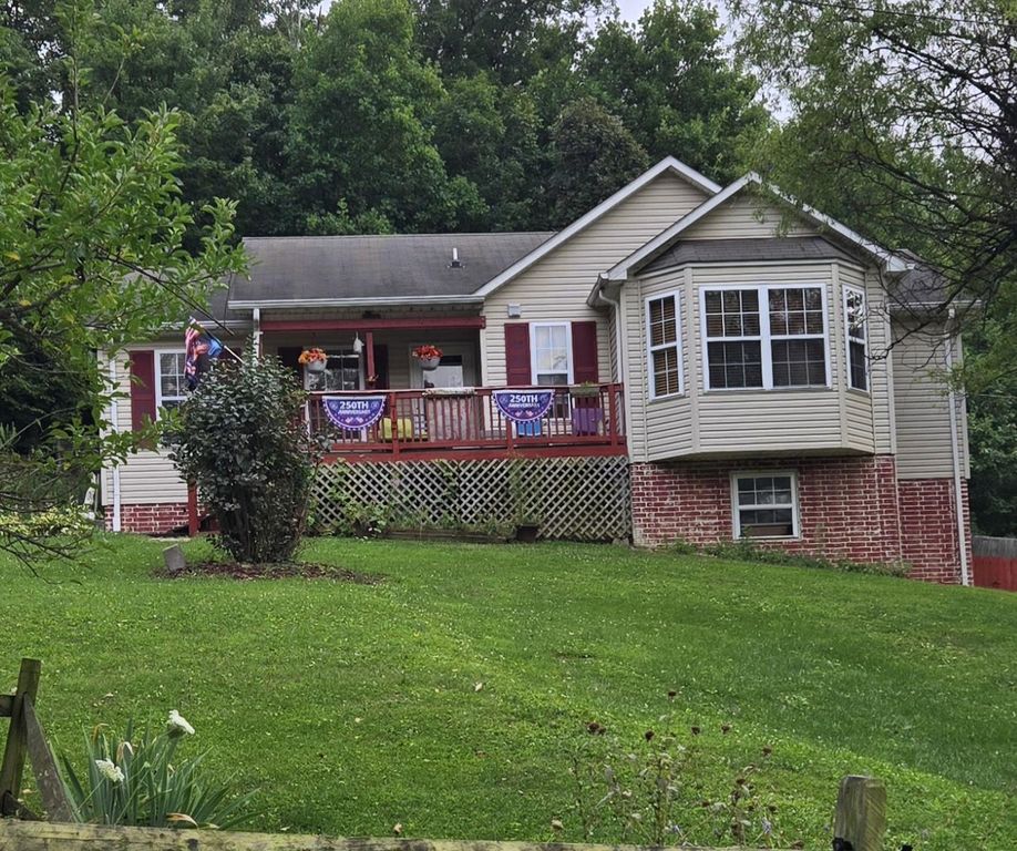 107 TEE CT, Linden, VA 22642