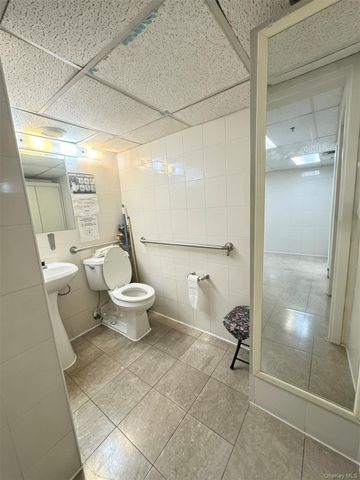 13347 Sanford Avenue 1G, Flushing, NY 11355