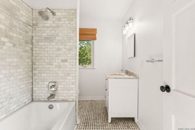 710 Wiltshire, Terrell Hills, TX 78209