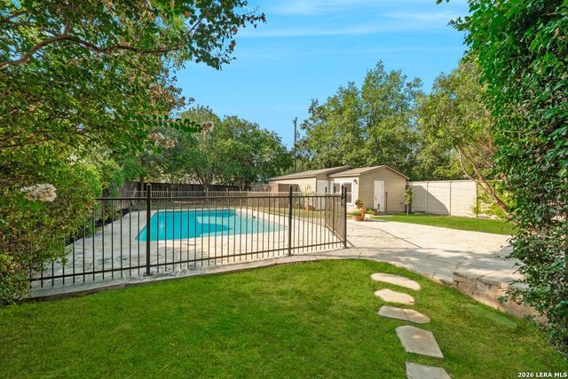 710 Wiltshire, Terrell Hills, TX 78209