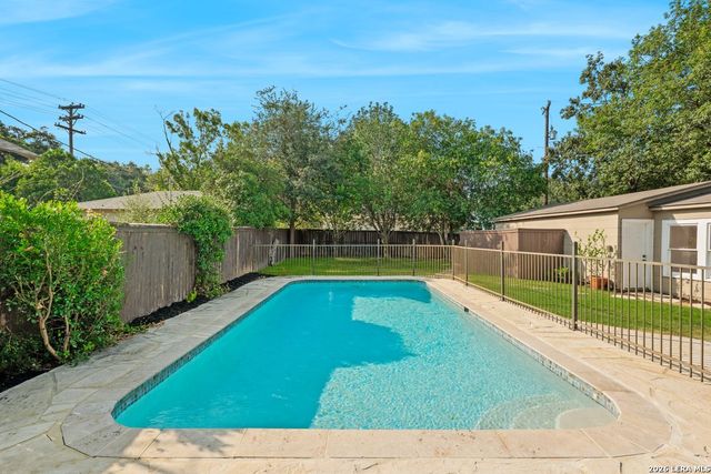 710 Wiltshire, Terrell Hills, TX 78209