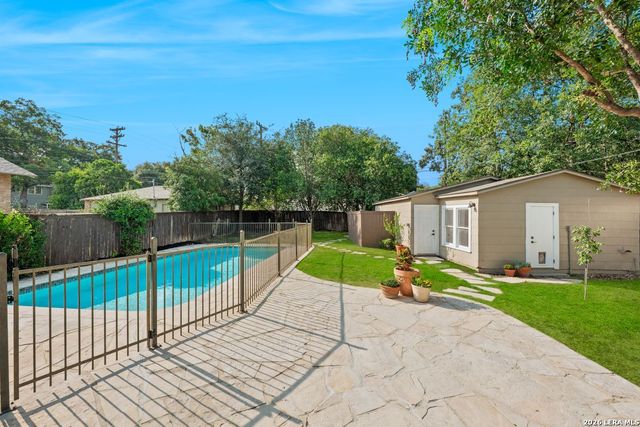 710 Wiltshire, Terrell Hills, TX 78209