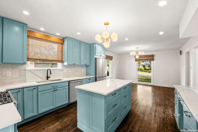 710 Wiltshire, Terrell Hills, TX 78209