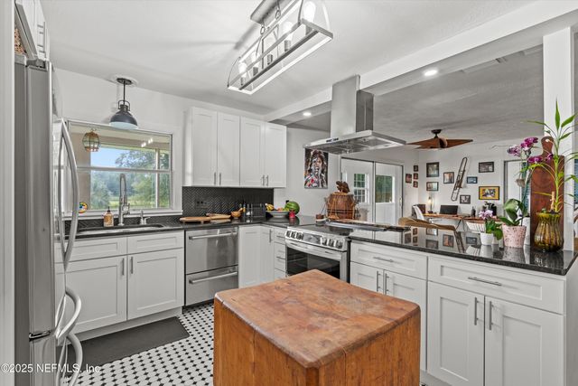 6241 RIVIERA MANOR Drive, Jacksonville, FL 32216