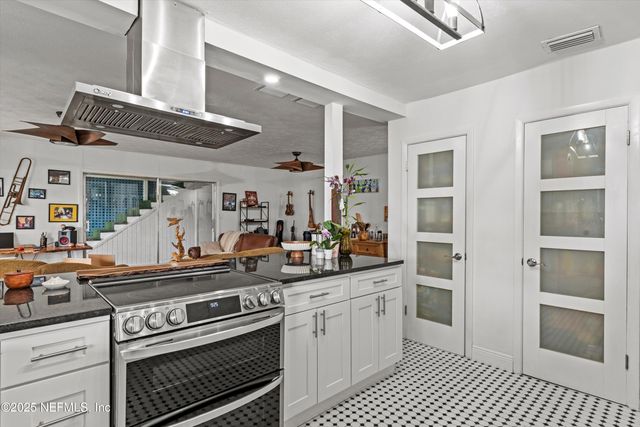 6241 RIVIERA MANOR Drive, Jacksonville, FL 32216