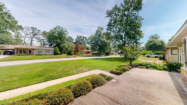 1515 Plaza Drive, Dothan, AL 36303