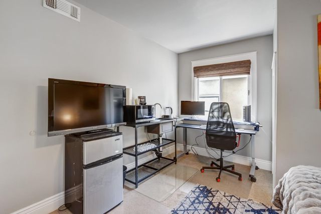 2526 Capitol Ave, Sacramento, CA 95816