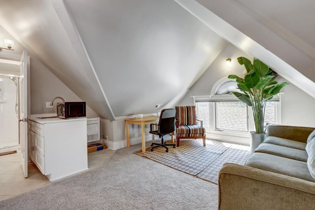 2526 Capitol Ave, Sacramento, CA 95816
