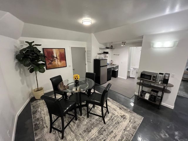2526 Capitol Ave, Sacramento, CA 95816