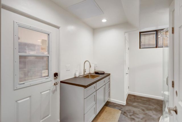 2526 Capitol Ave, Sacramento, CA 95816