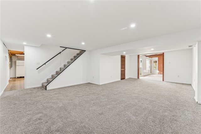 210 Parkedge Rd, Green Tree, PA 15220