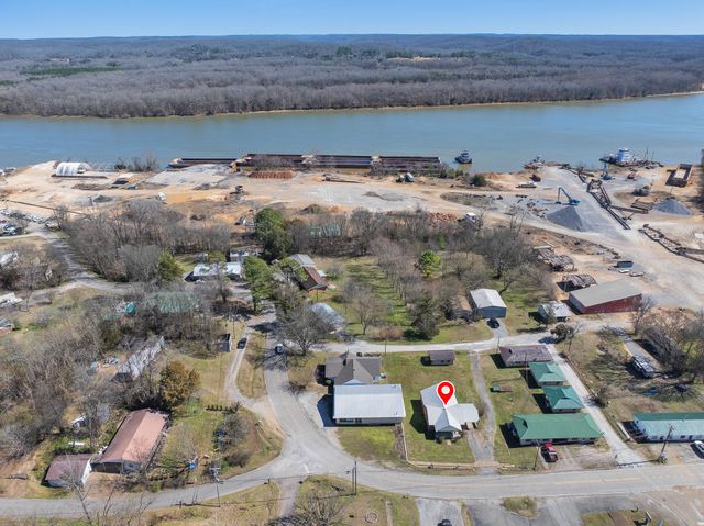 1213 Perryville Rd, Parsons, TN 38363