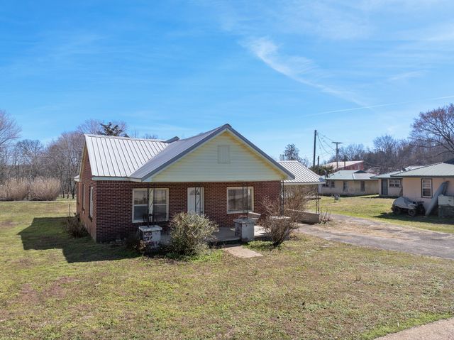 1213 Perryville Rd, Parsons, TN 38363