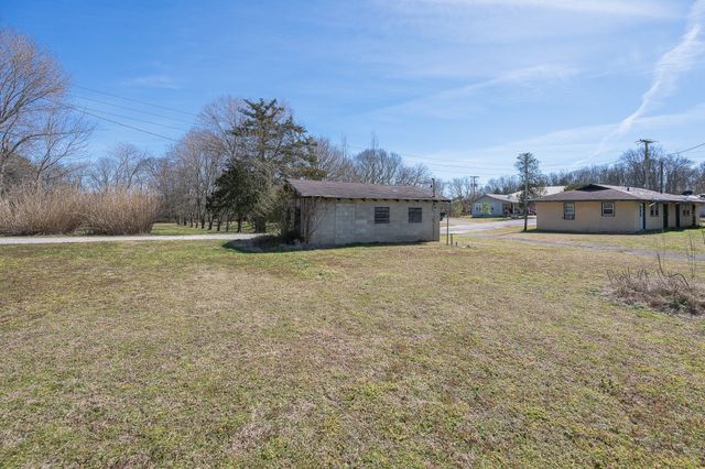 1213 Perryville Rd, Parsons, TN 38363