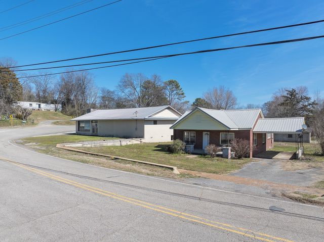 1213 Perryville Rd, Parsons, TN 38363
