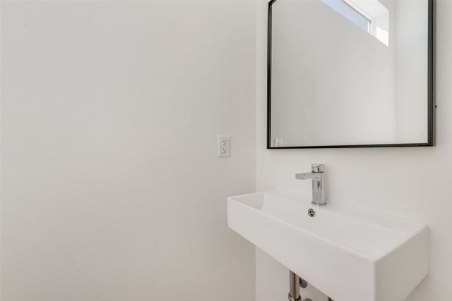 1505 N Garrett Avenue 204, Dallas, TX 75206