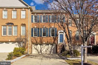 10496 COURTNEY DR, Fairfax, VA 22030