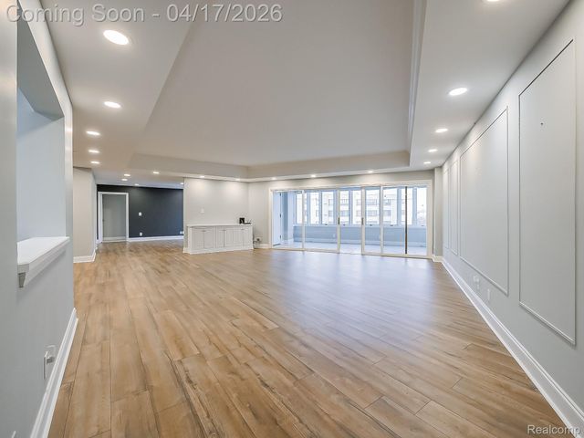 43000 12 Oaks Crescent Drive 5022, Novi, MI 48377