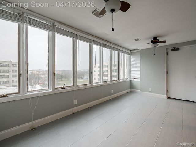 43000 12 Oaks Crescent Drive 5022, Novi, MI 48377