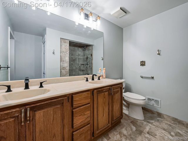 43000 12 Oaks Crescent Drive 5022, Novi, MI 48377