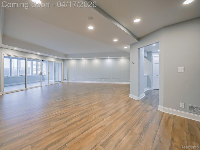 43000 12 Oaks Crescent Drive 5022, Novi, MI 48377
