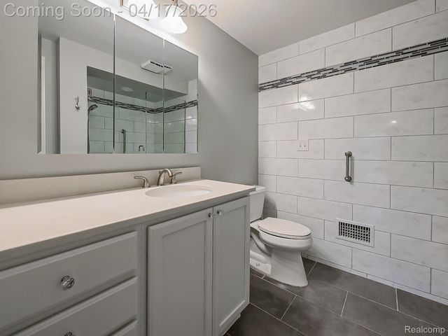 43000 12 Oaks Crescent Drive 5022, Novi, MI 48377