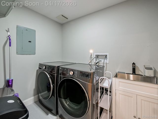 43000 12 Oaks Crescent Drive 5022, Novi, MI 48377