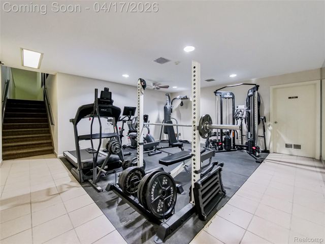 43000 12 Oaks Crescent Drive 5022, Novi, MI 48377