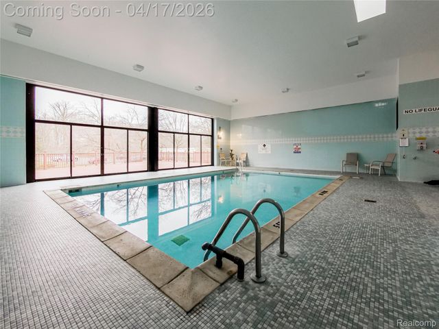 43000 12 Oaks Crescent Drive 5022, Novi, MI 48377