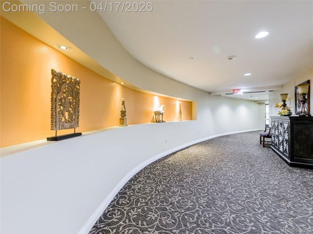 43000 12 Oaks Crescent Drive 5022, Novi, MI 48377