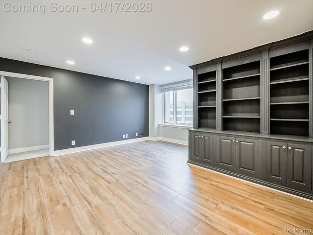 43000 12 Oaks Crescent Drive 5022, Novi, MI 48377