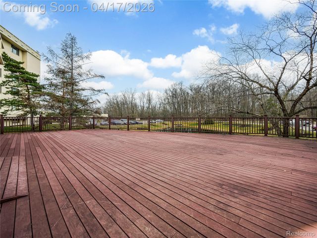 43000 12 Oaks Crescent Drive 5022, Novi, MI 48377