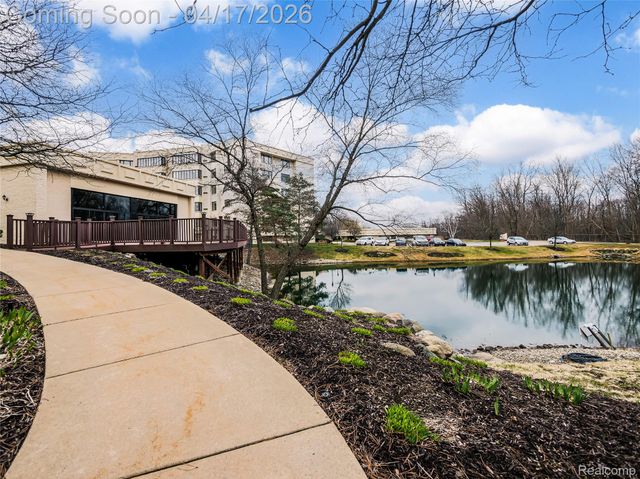 43000 12 Oaks Crescent Drive 5022, Novi, MI 48377