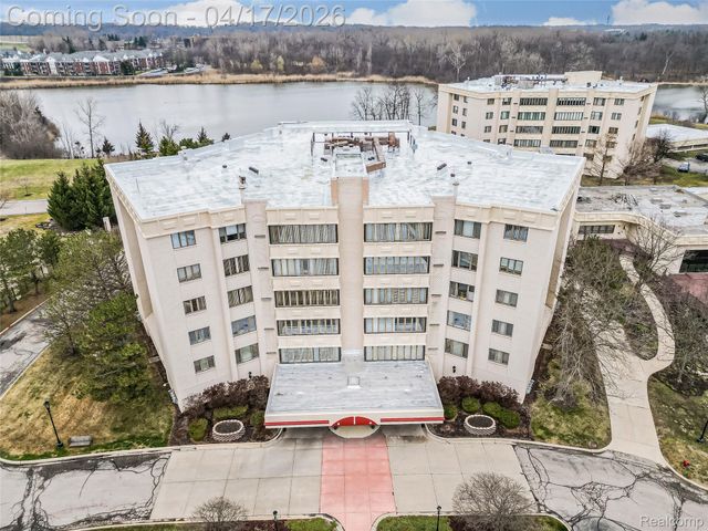 43000 12 Oaks Crescent Drive 5022, Novi, MI 48377