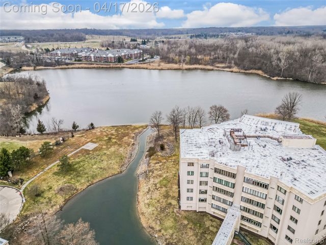 43000 12 Oaks Crescent Drive 5022, Novi, MI 48377