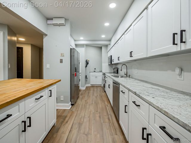 43000 12 Oaks Crescent Drive 5022, Novi, MI 48377