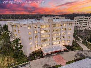 43000 12 Oaks Crescent Drive 5022, Novi, MI 48377