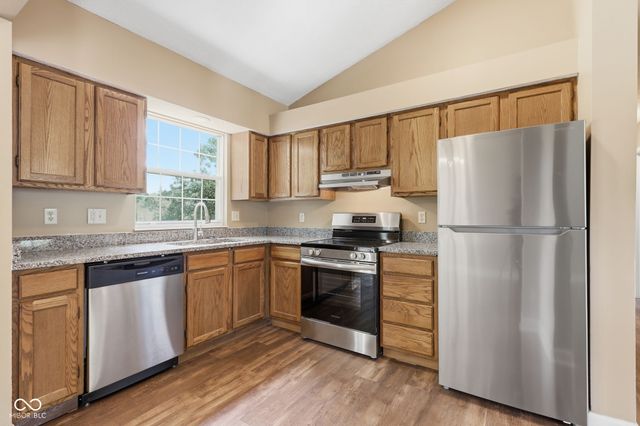 555 Hunters Trail, Greenwood, IN 46142