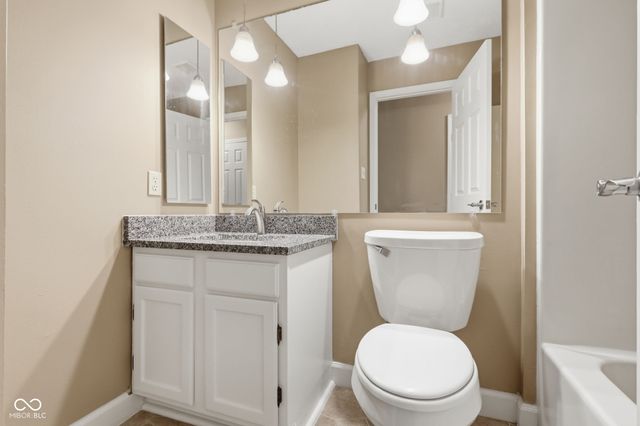 555 Hunters Trail, Greenwood, IN 46142