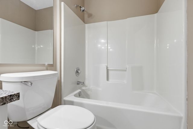 555 Hunters Trail, Greenwood, IN 46142