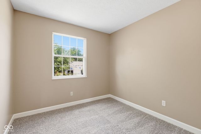 555 Hunters Trail, Greenwood, IN 46142