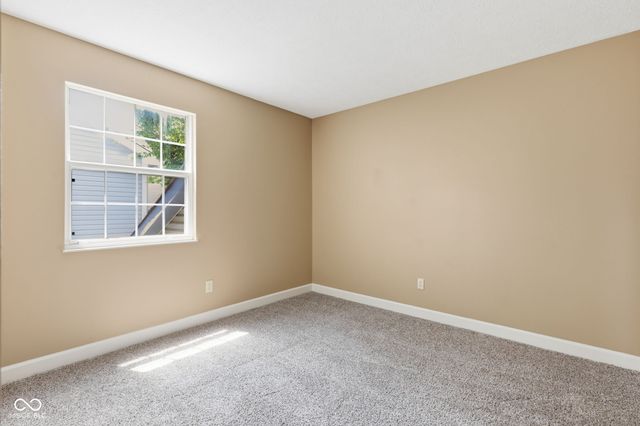 555 Hunters Trail, Greenwood, IN 46142