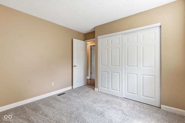 555 Hunters Trail, Greenwood, IN 46142