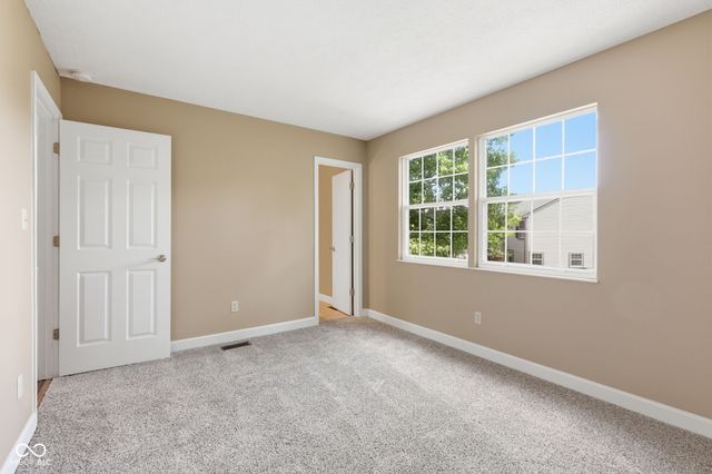 555 Hunters Trail, Greenwood, IN 46142