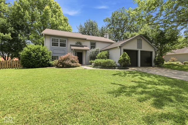 555 Hunters Trail, Greenwood, IN 46142