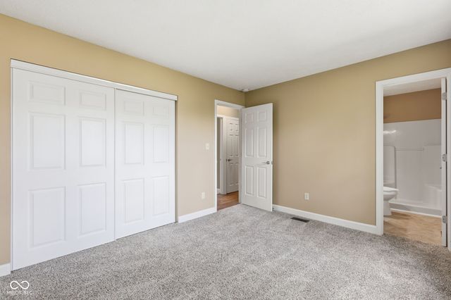 555 Hunters Trail, Greenwood, IN 46142