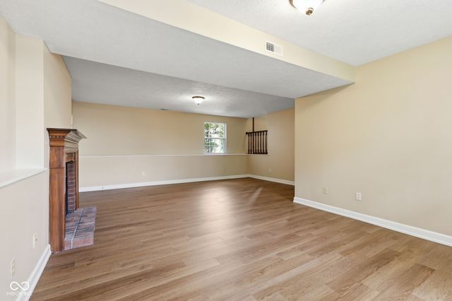 555 Hunters Trail, Greenwood, IN 46142