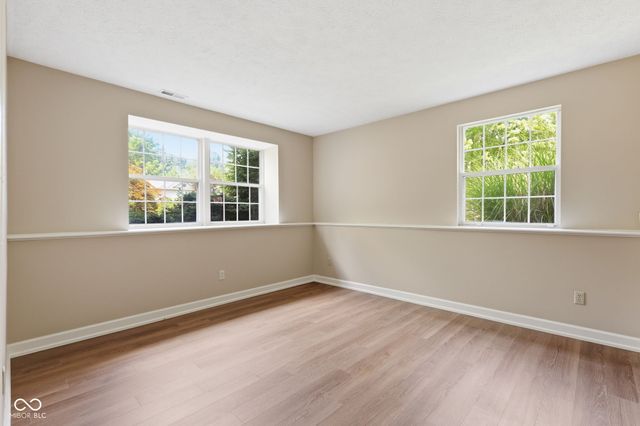 555 Hunters Trail, Greenwood, IN 46142