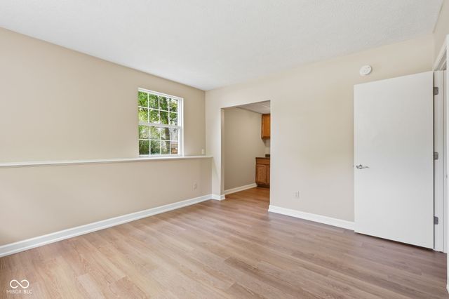 555 Hunters Trail, Greenwood, IN 46142